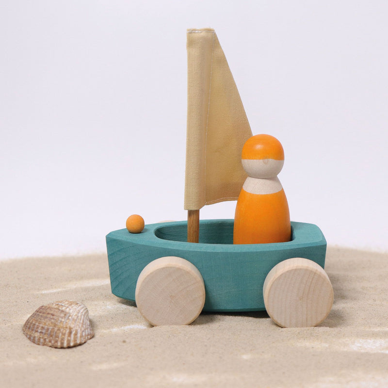 Little Land Yacht with Sailor