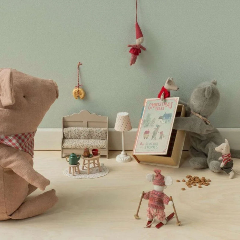 Christmas Tea Party, Mouse