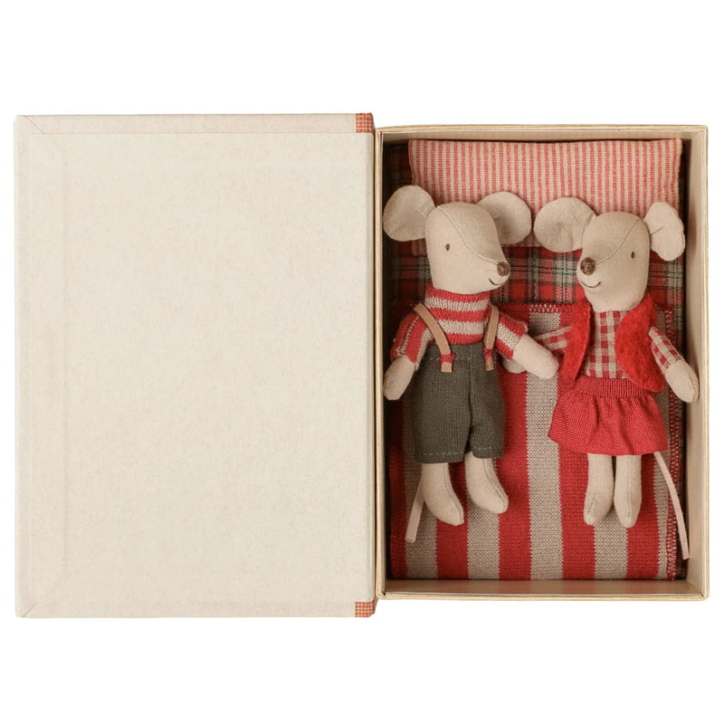 Christmas Twin Mice, Little Sister + Brother in Book