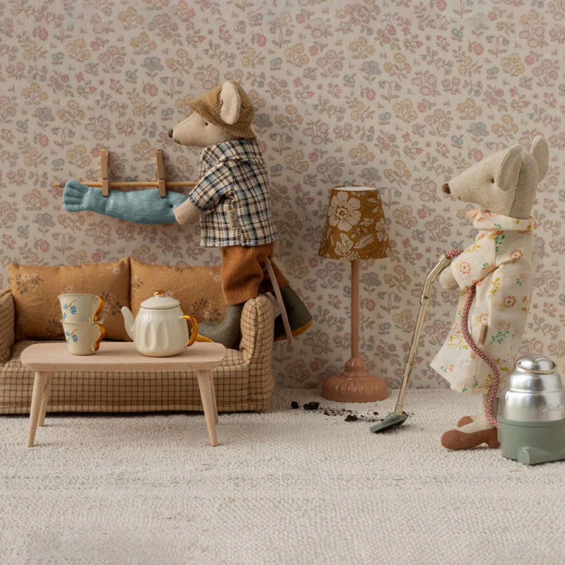 Coffee Table, Mouse - Nature