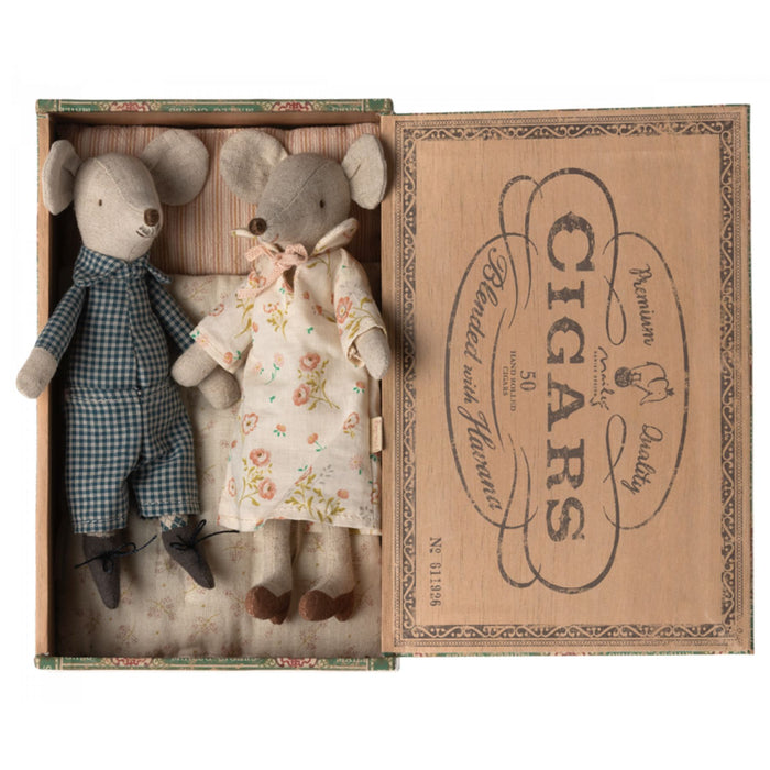 Grandma + Grandpa Mice in Cigarbox