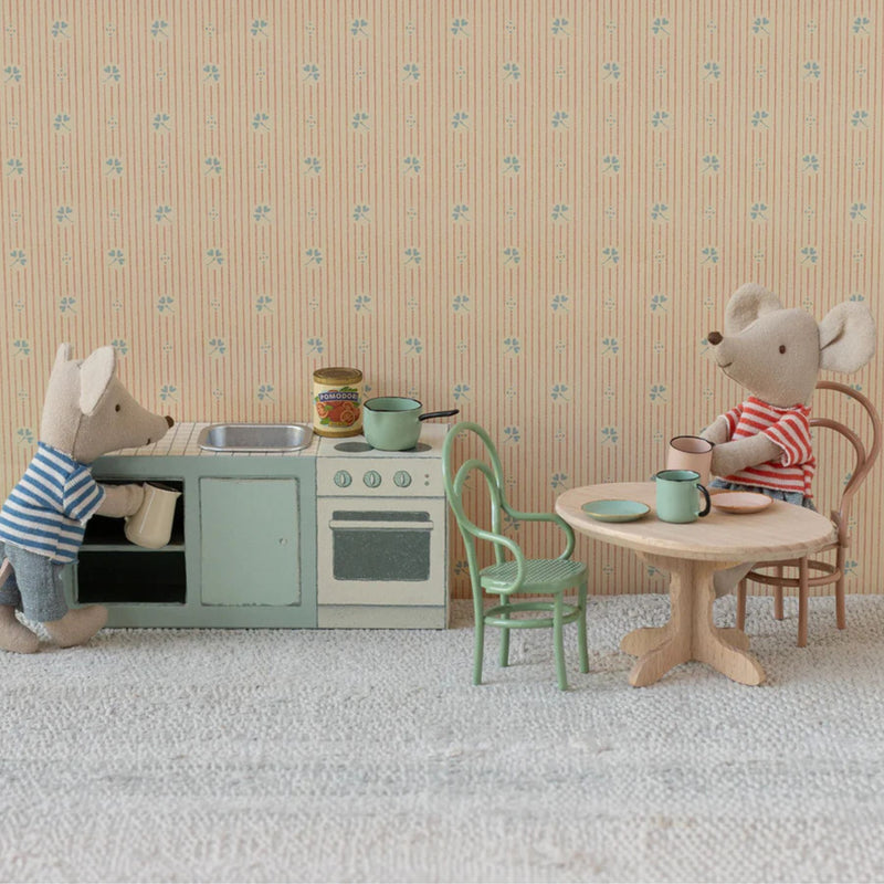 Kitchen Counter, Mouse