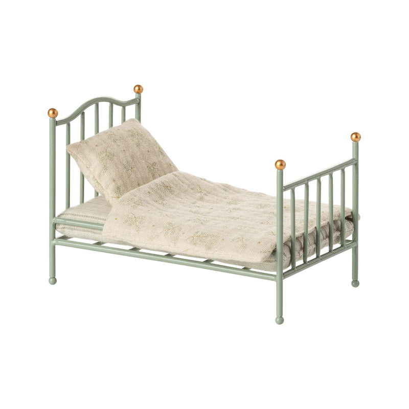 Vintage Single Bed, Mouse